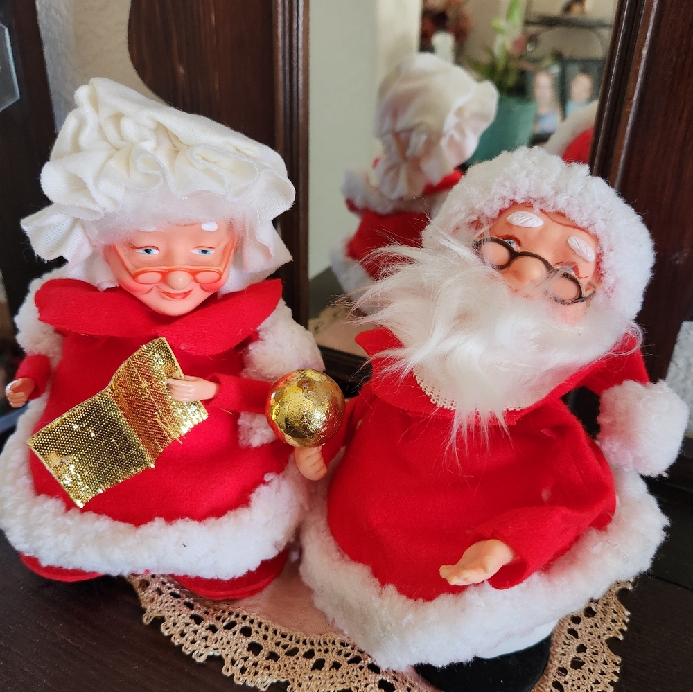 Vintage Christmas Santa and Mrs. Claus Holiday Figures MUSICAL.